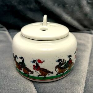 VTG Ceramic Christmas Geese Cottagecore/ Grannycore Potpourri Dish